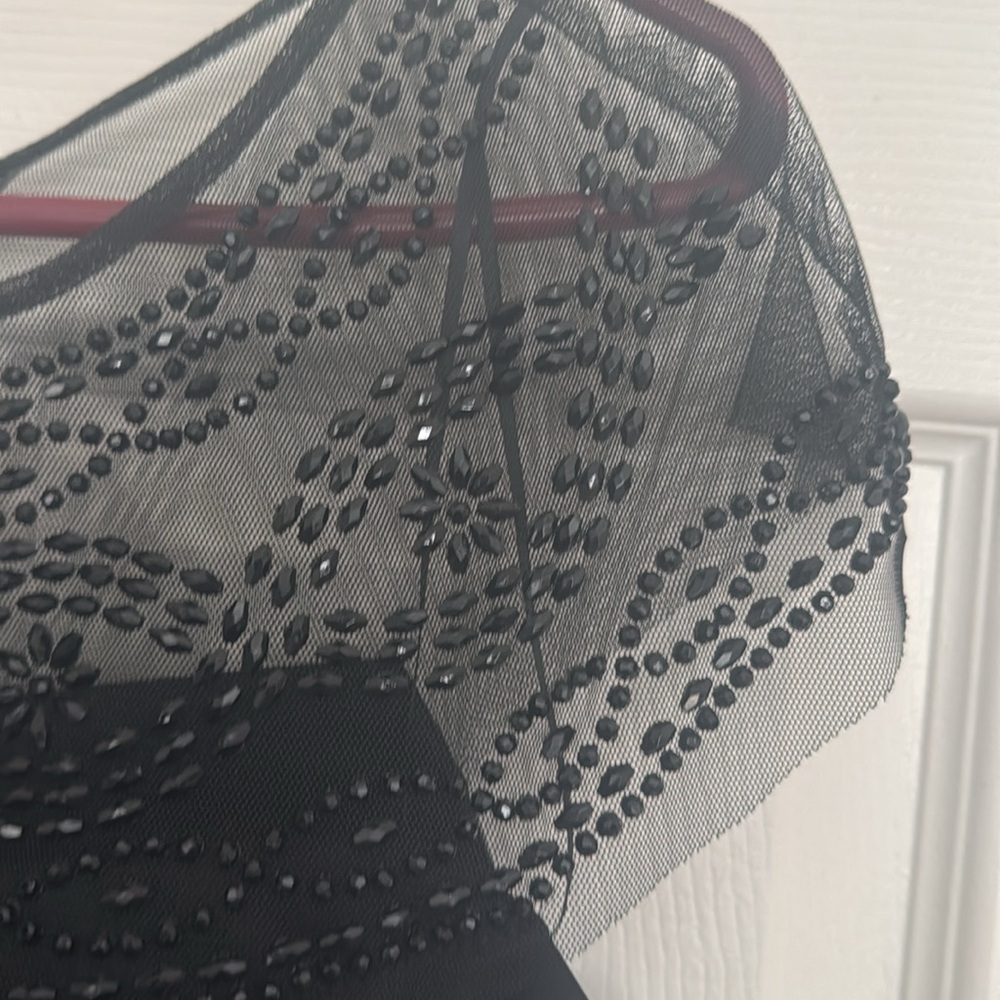 Elegant Black Lace Maxi Dress - Picture 3 of 5